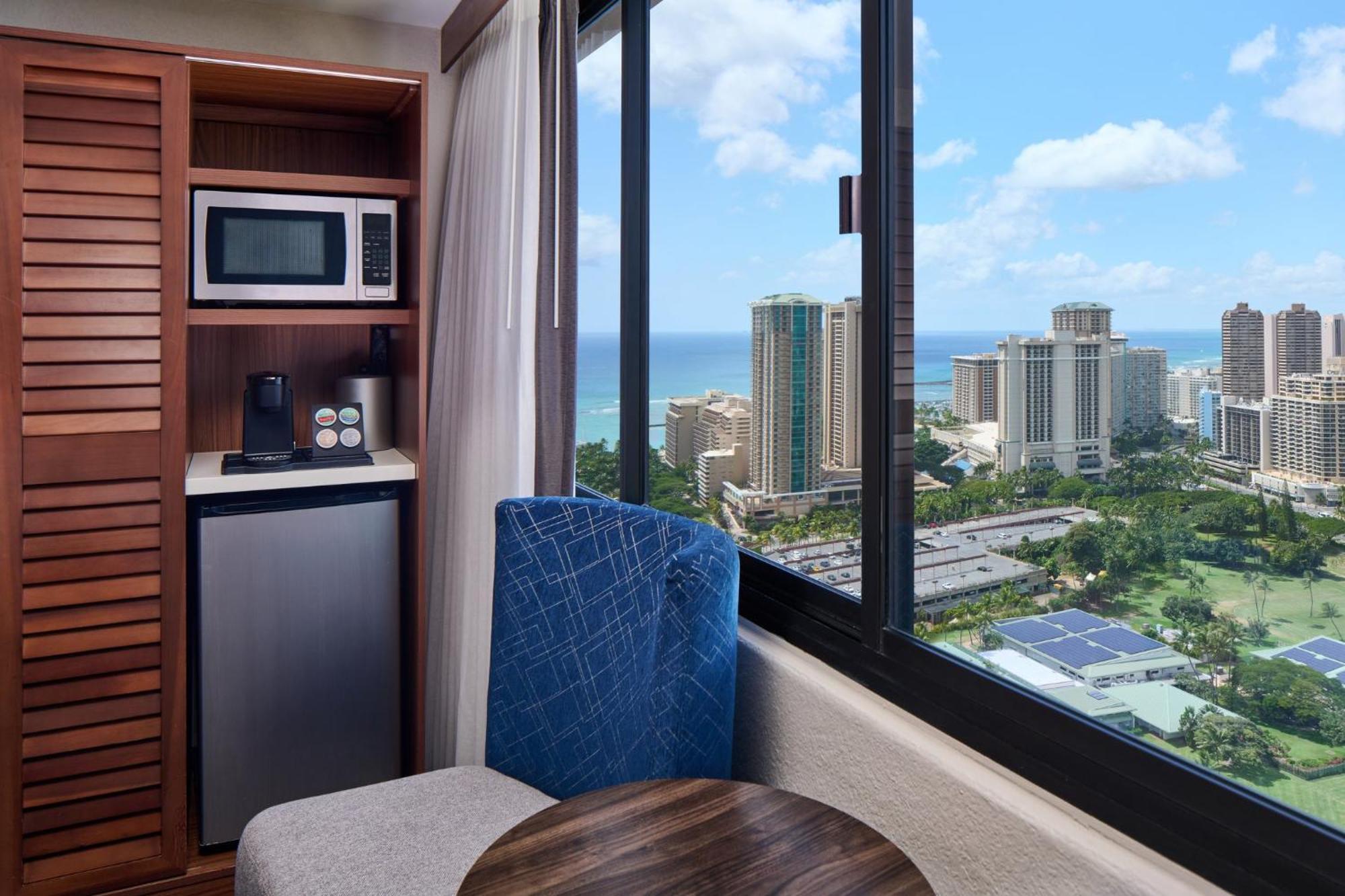 Holiday Inn Express Waikiki By Ihg Honolulu Exterior photo